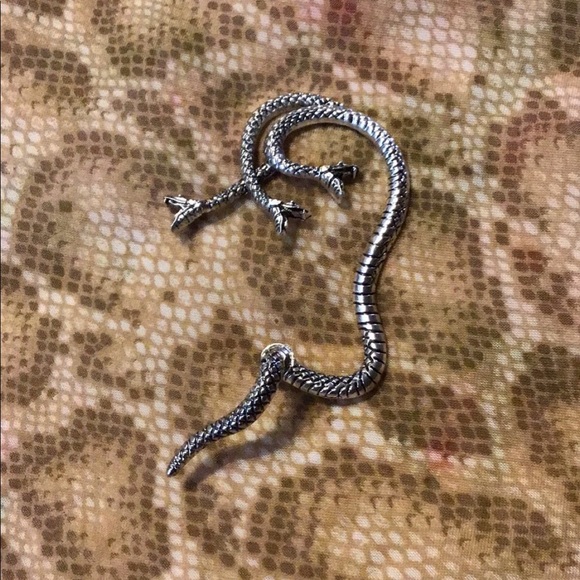 NEW. Gothic Punk Silver Tone Snake Ear Cuff Wrap around Stud Individual Earring. - Picture 2 of 12